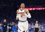 威少复出首战，国王状态火爆，三连败成为焦点！