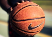 字母哥重要时刻败北，TES带队取胜！比赛高潮迭起