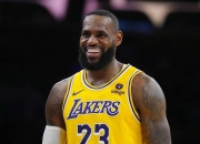 詹姆斯迎来五赛季出色发挥，法国队观众热烈欢呼！引发球迷热议的简单介绍